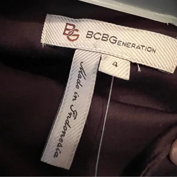 BCBG generation new espresso skirt, size 4 - Picture 11 of 14